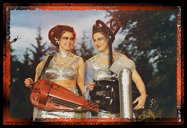 hurdy gurdy girls